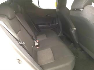 2017 Toyota C-HR - Thumbnail