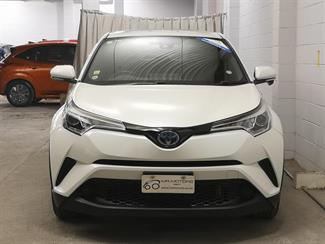 2017 Toyota C-HR - Thumbnail