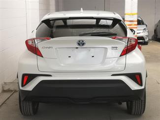 2017 Toyota C-HR - Thumbnail