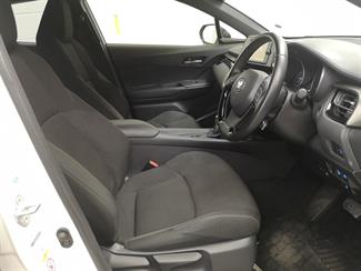 2017 Toyota C-HR - Thumbnail