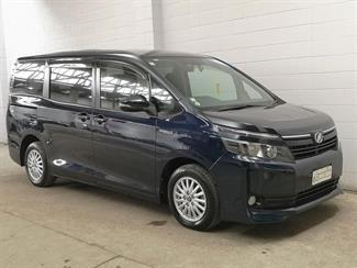 2014 Toyota Voxy - Thumbnail