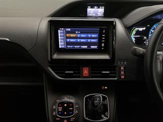 2014 Toyota Voxy - Thumbnail