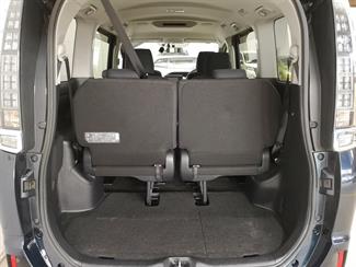 2014 Toyota Voxy - Thumbnail