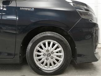 2014 Toyota Voxy - Thumbnail
