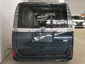 2014 Toyota Voxy - Thumbnail