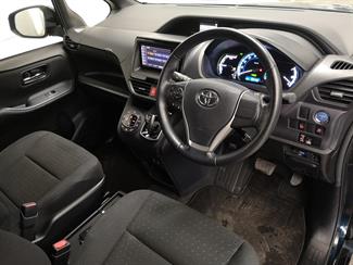 2014 Toyota Voxy - Thumbnail
