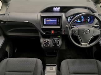 2014 Toyota Voxy - Thumbnail