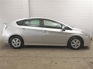 2012 Toyota Prius - Thumbnail