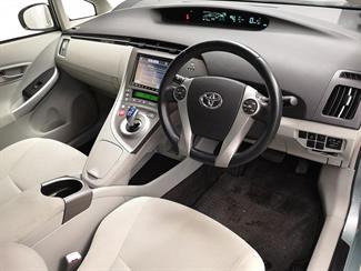 2013 Toyota Prius - Thumbnail