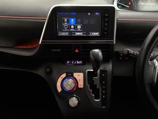 2015 Toyota Sienta - Thumbnail