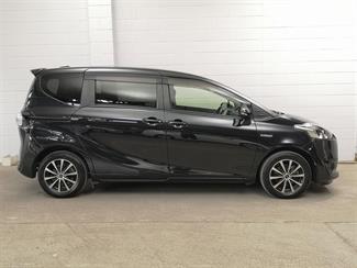 2015 Toyota Sienta - Thumbnail