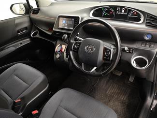 2015 Toyota Sienta - Thumbnail