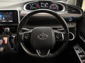 2015 Toyota Sienta - Thumbnail