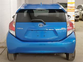 2015 Toyota Aqua - Thumbnail