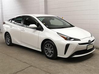 2020 Toyota Prius - Thumbnail