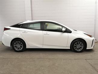 2020 Toyota Prius - Thumbnail