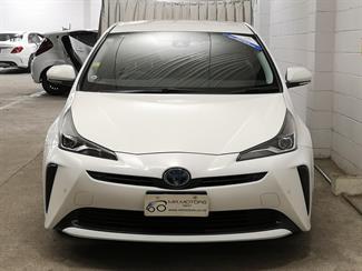 2020 Toyota Prius - Thumbnail