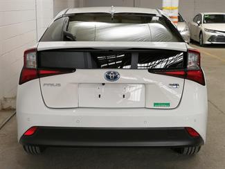 2020 Toyota Prius - Thumbnail