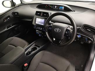2020 Toyota Prius - Thumbnail