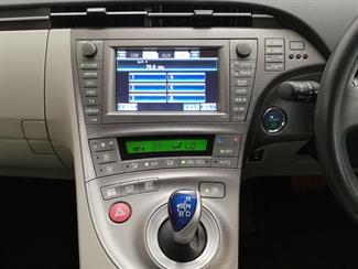 2015 Toyota Prius - Thumbnail