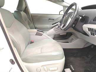 2015 Toyota Prius - Thumbnail