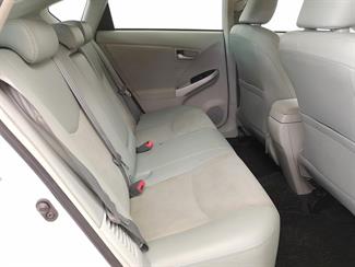 2015 Toyota Prius - Thumbnail