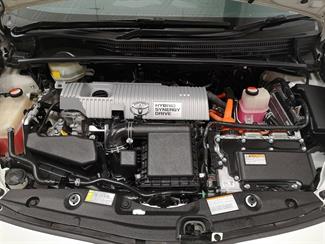 2015 Toyota Prius - Thumbnail