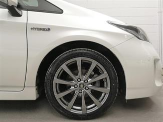 2015 Toyota Prius - Thumbnail