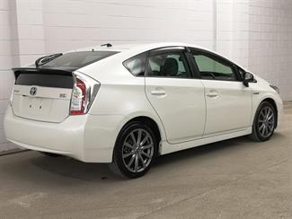 2015 Toyota Prius - Thumbnail
