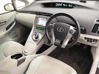 2015 Toyota Prius - Thumbnail
