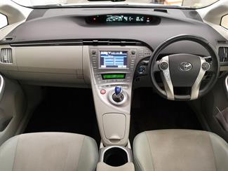2015 Toyota Prius - Thumbnail