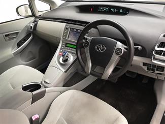2013 Toyota Prius - Thumbnail