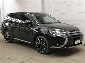 2016 Mitsubishi Outlander - Thumbnail