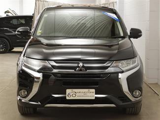 2016 Mitsubishi Outlander - Thumbnail
