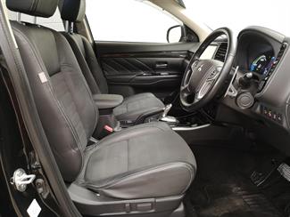 2016 Mitsubishi Outlander - Thumbnail