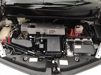 2018 Toyota Prius - Thumbnail