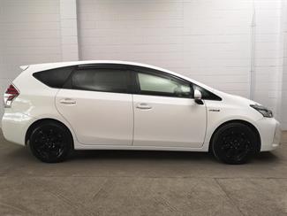 2018 Toyota Prius - Thumbnail