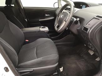 2018 Toyota Prius - Thumbnail