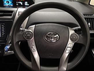 2018 Toyota Prius - Thumbnail