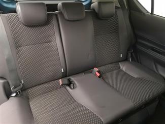 2015 Toyota Aqua - Thumbnail