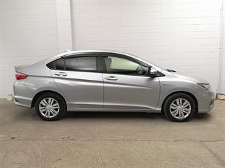 2020 Honda Grace - Thumbnail