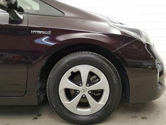 2015 Toyota Prius - Thumbnail