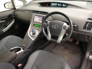 2015 Toyota Prius - Thumbnail