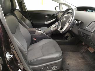 2015 Toyota Prius - Thumbnail