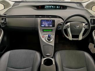 2015 Toyota Prius - Thumbnail