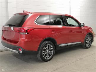 2018 Mitsubishi Outlander - Thumbnail