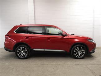 2018 Mitsubishi Outlander - Thumbnail