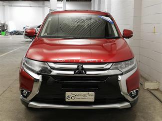 2018 Mitsubishi Outlander - Thumbnail