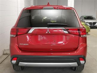 2018 Mitsubishi Outlander - Thumbnail