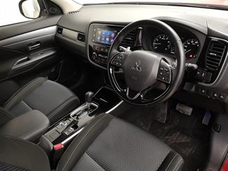 2018 Mitsubishi Outlander - Thumbnail